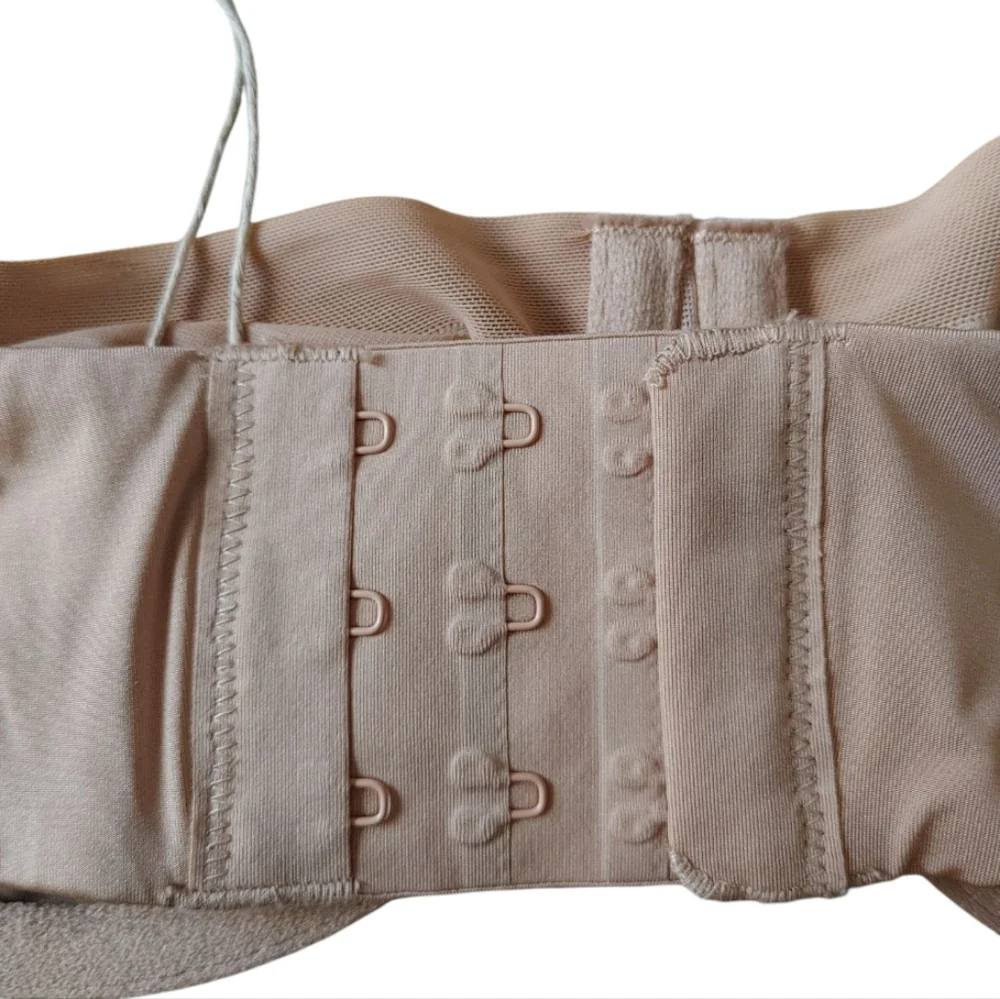 SKIMS No Show Molded Unlined Balconette Bra - Picture 5 of 12